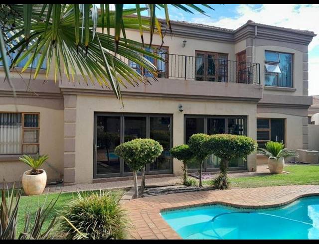 4 BEDROOM HOUSE FOR SALE IN VAN RIEBEECK PARK